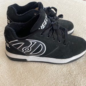 Youth Heelys size 5 black and white